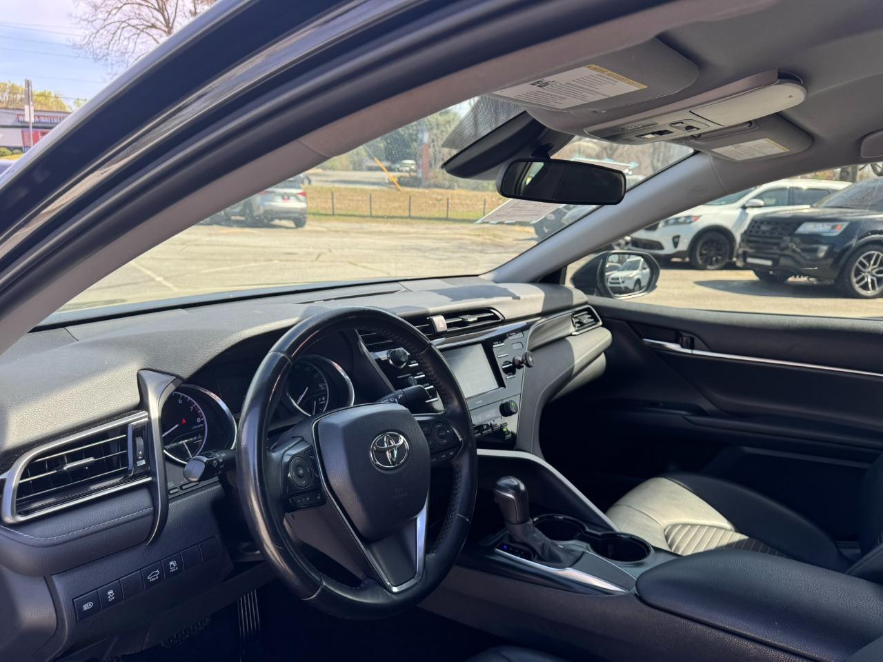 Toyota Camry SE Auto (Natl) 2020