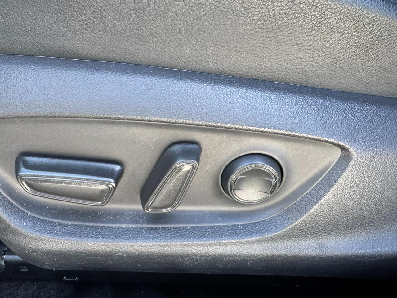 Toyota Camry SE Auto (Natl) 2020