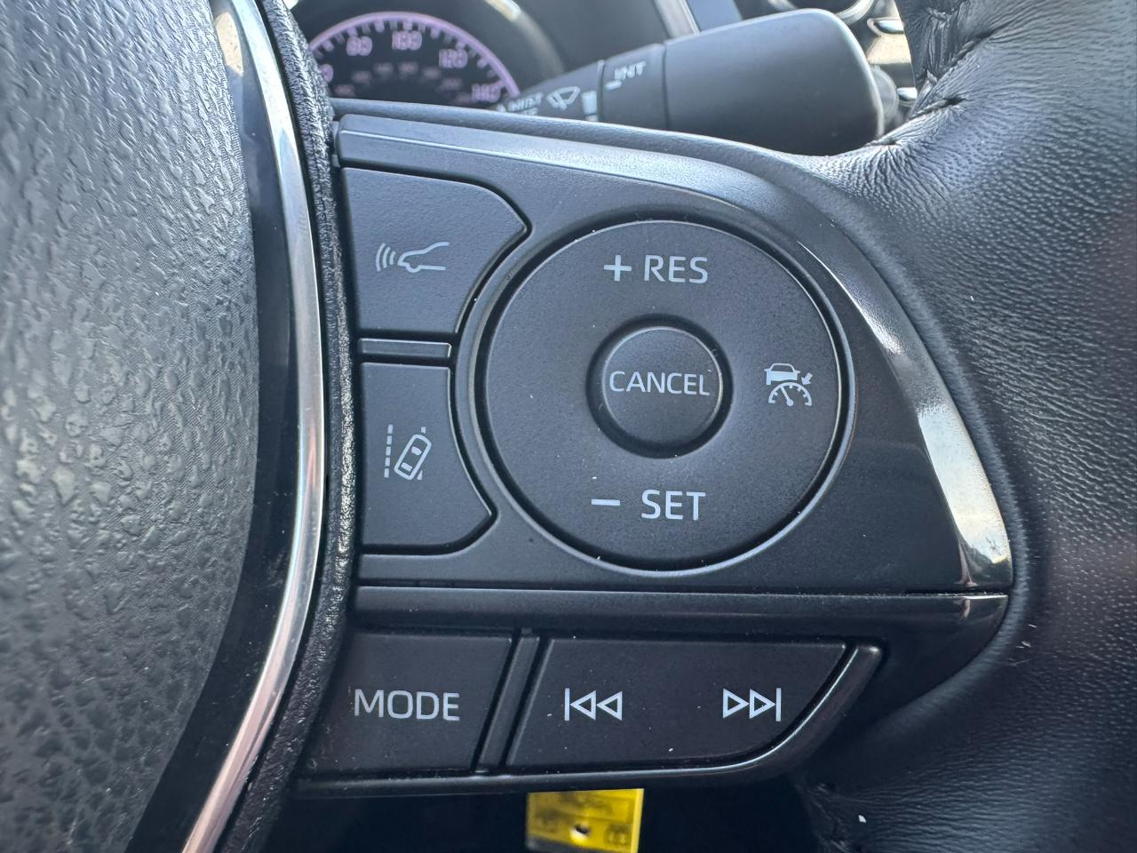 Toyota Camry SE Auto (Natl) 2020