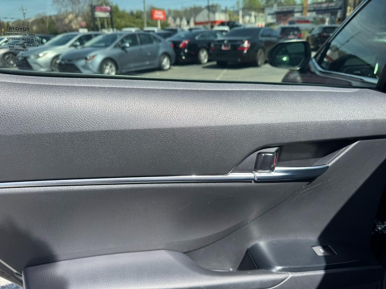 Toyota Camry SE Auto (Natl) 2020