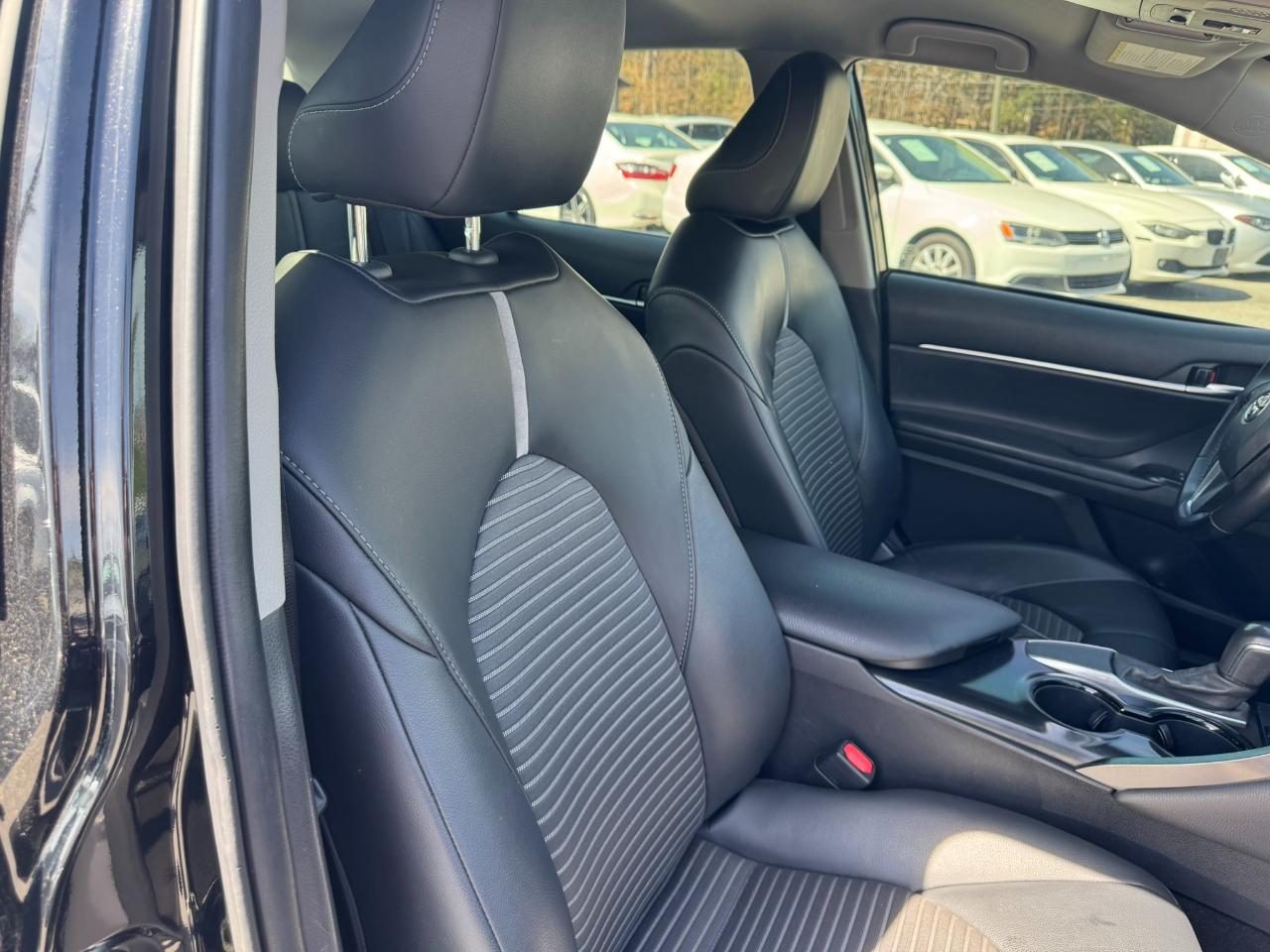 Toyota Camry SE Auto (Natl) 2020