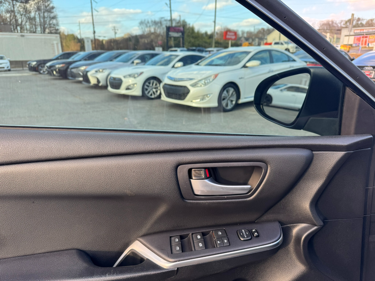 Toyota Camry 4dr Sdn SE Auto (Natl) 2015