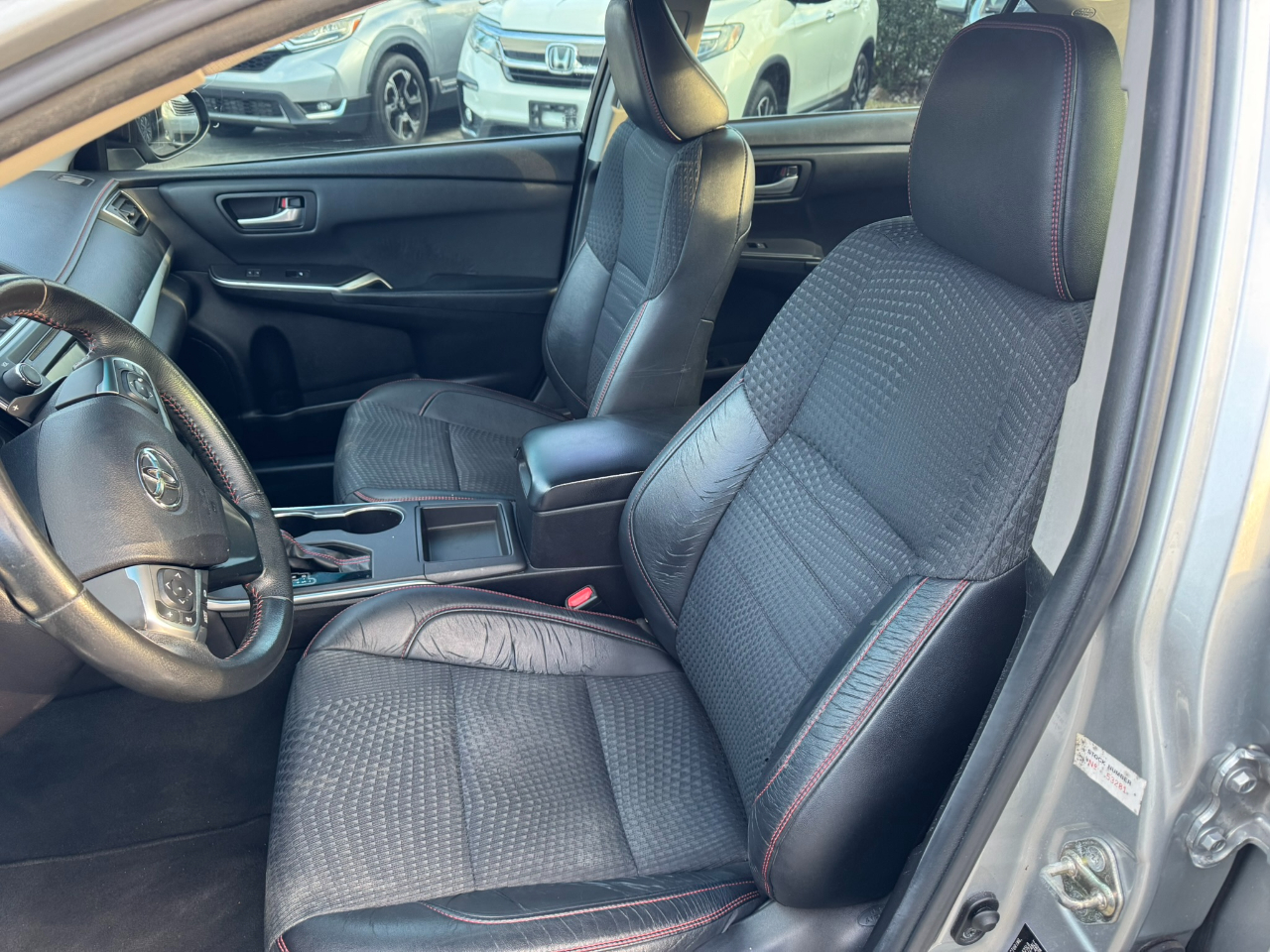 Toyota Camry 4dr Sdn SE Auto (Natl) 2015