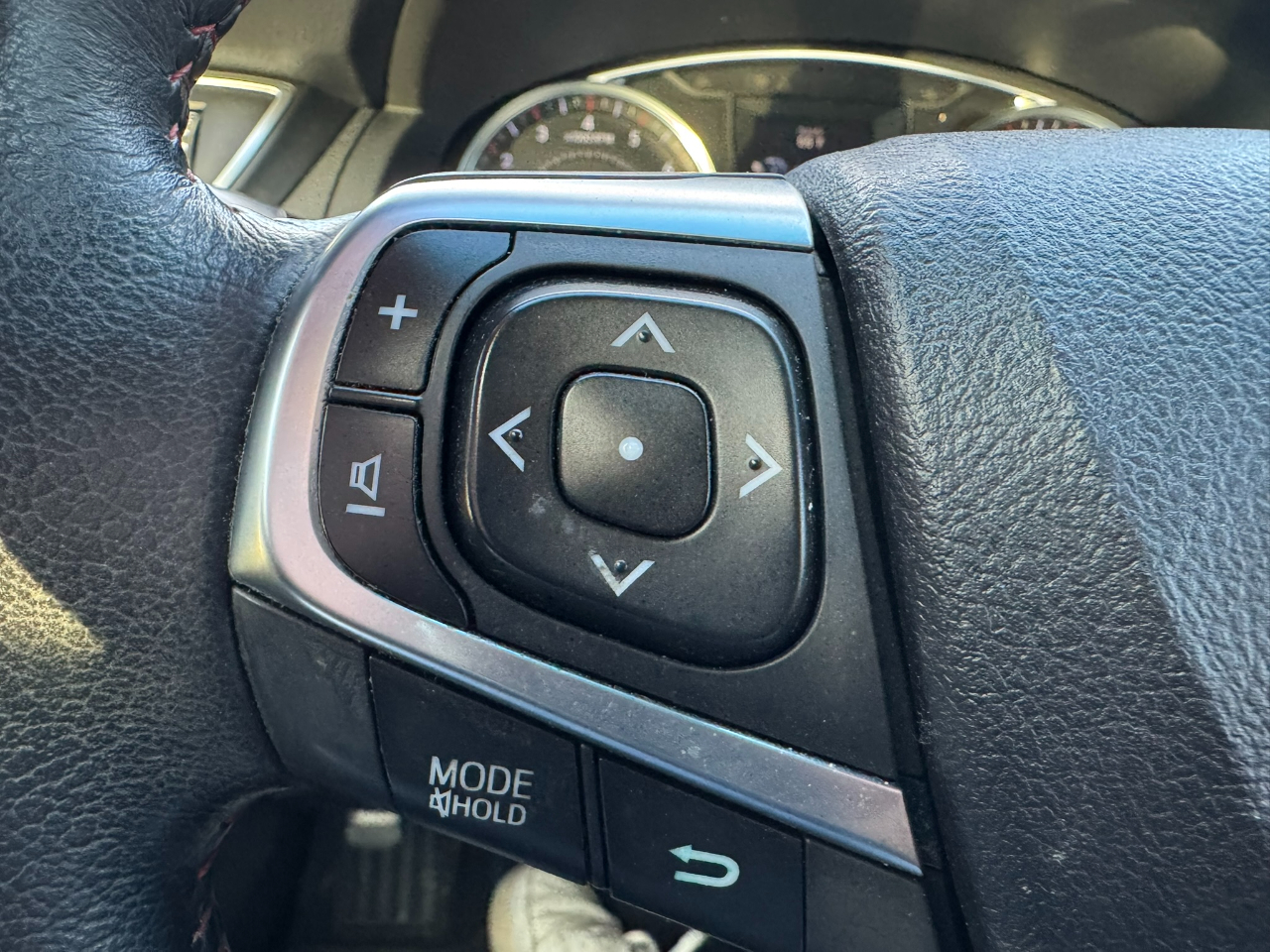 Toyota Camry 4dr Sdn SE Auto (Natl) 2015