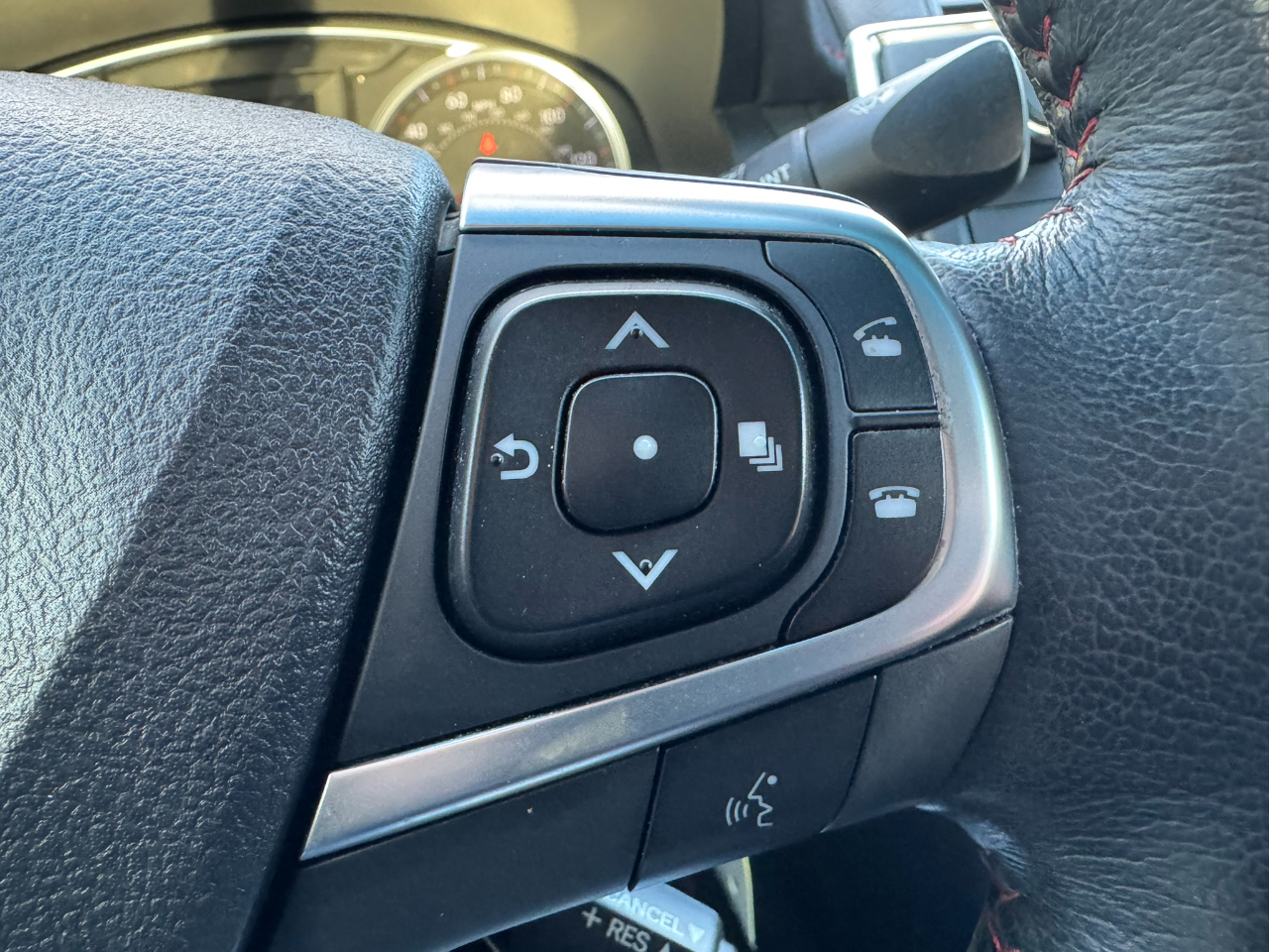 Toyota Camry 4dr Sdn SE Auto (Natl) 2015