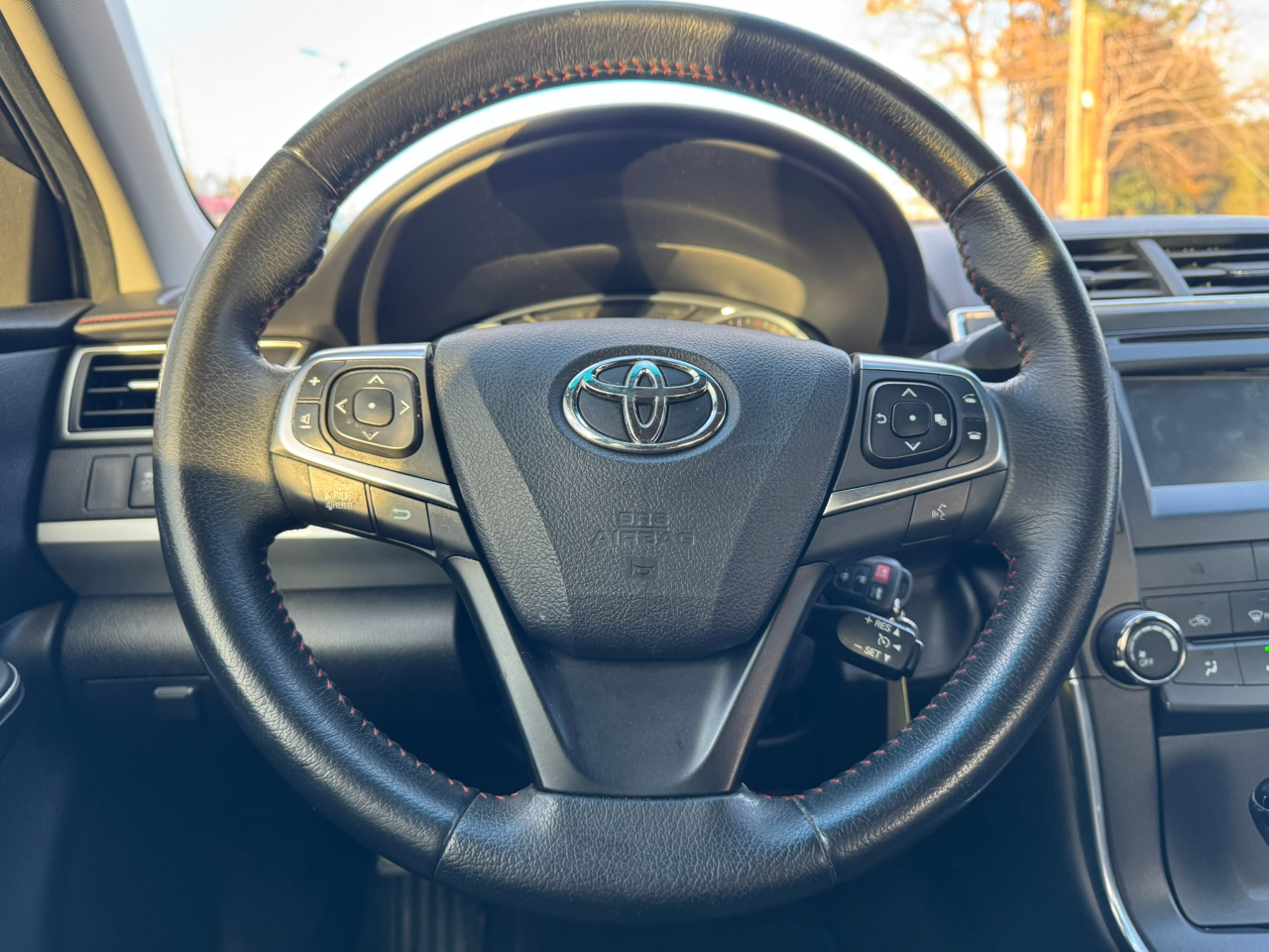 Toyota Camry 4dr Sdn SE Auto (Natl) 2015