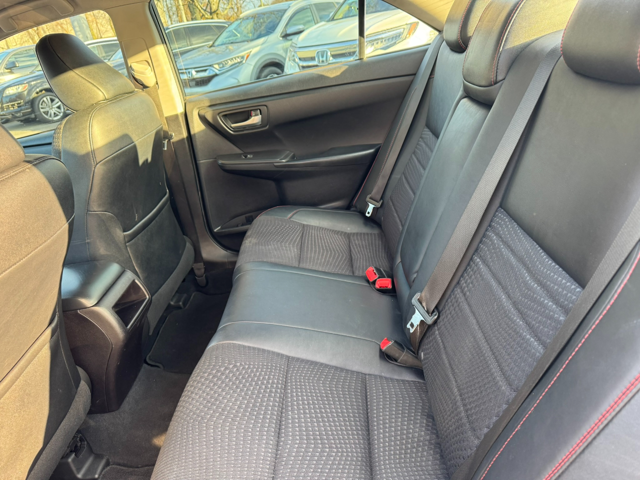 Toyota Camry 4dr Sdn SE Auto (Natl) 2015