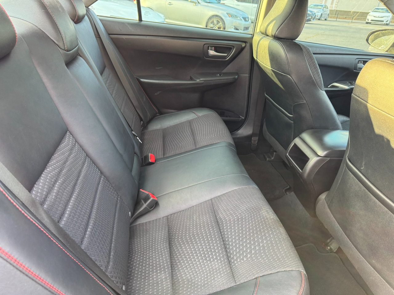 Toyota Camry 4dr Sdn SE Auto (Natl) 2015