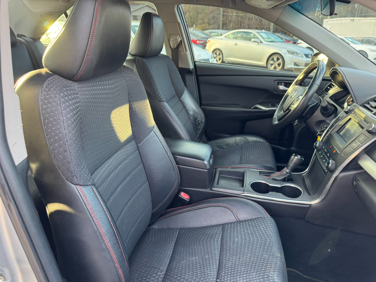 Toyota Camry 4dr Sdn SE Auto (Natl) 2015