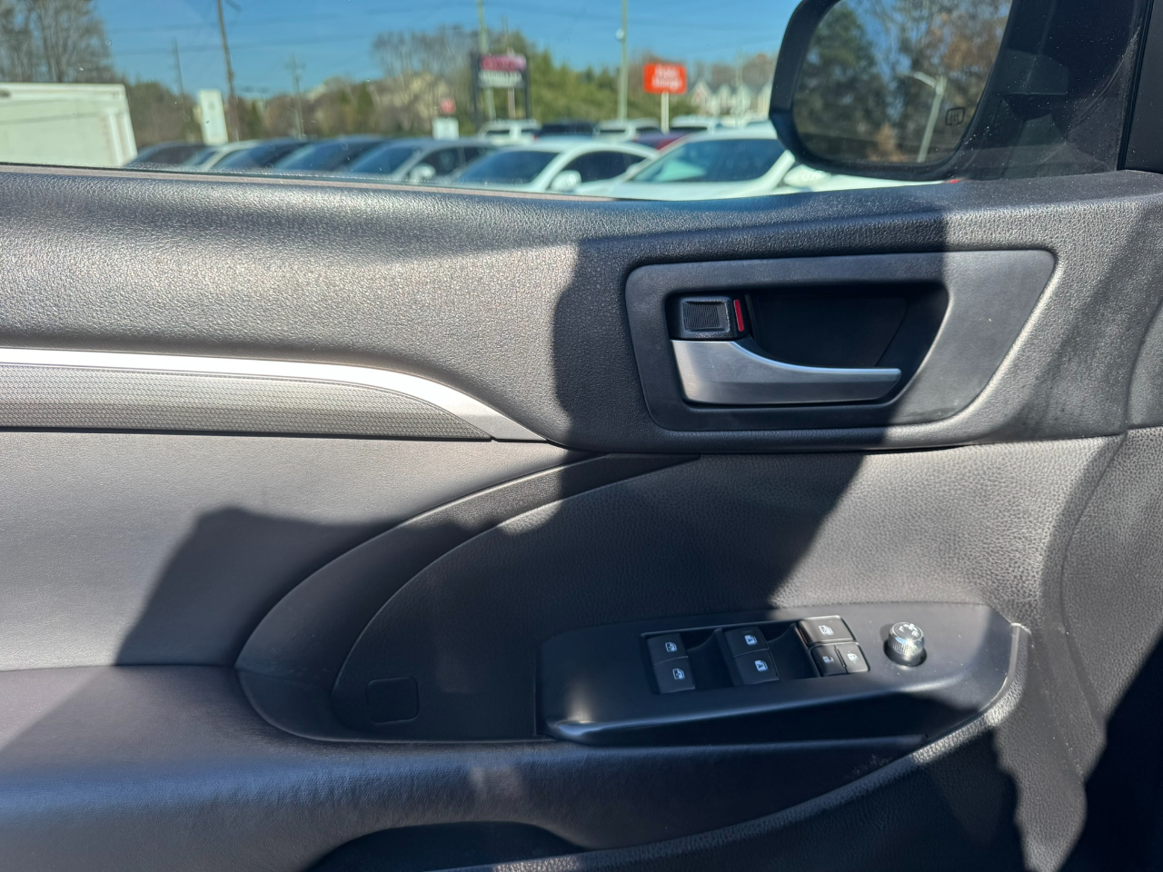 Toyota Highlander SE V6 FWD (Natl) 2017