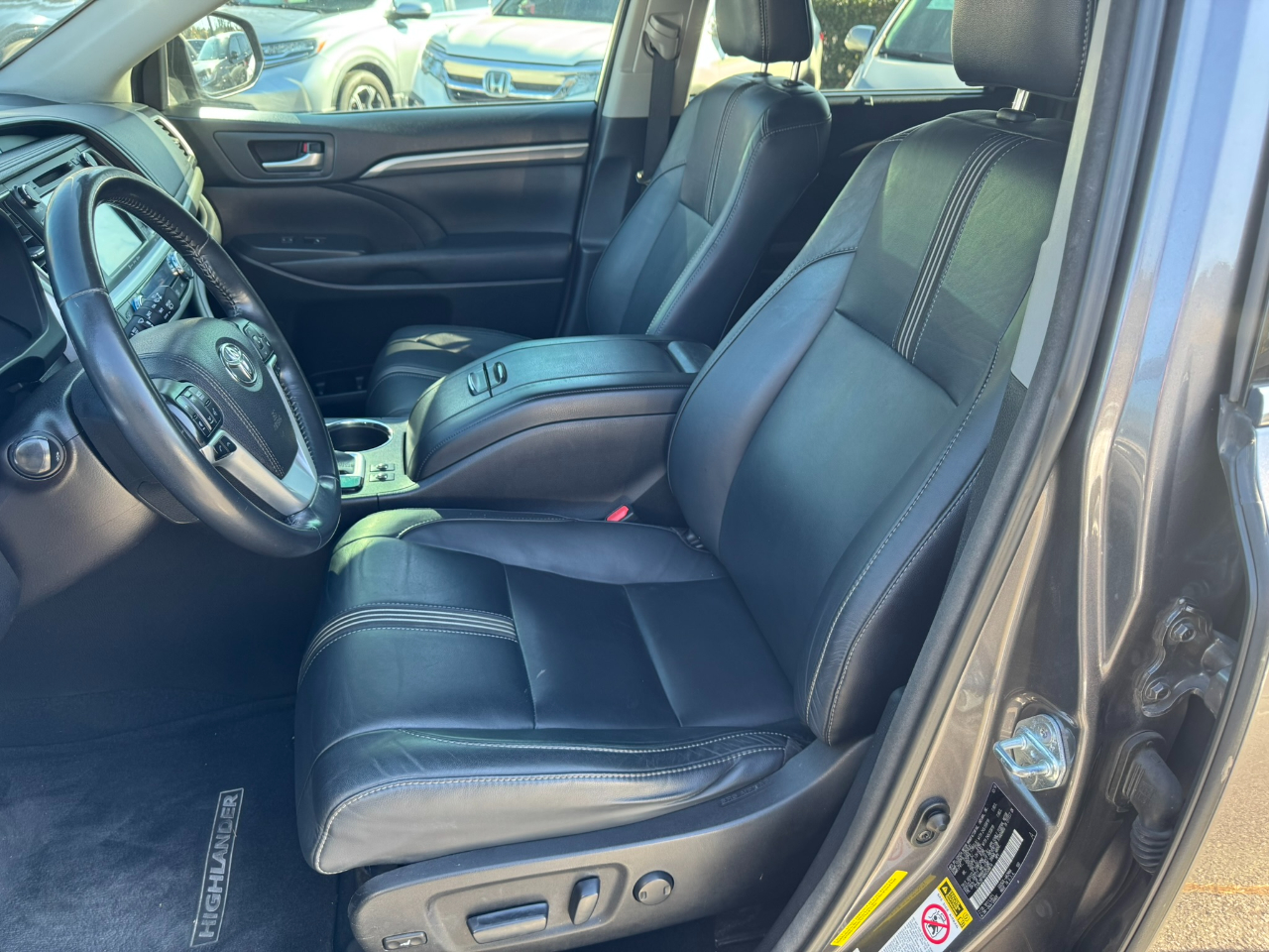 Toyota Highlander SE V6 FWD (Natl) 2017