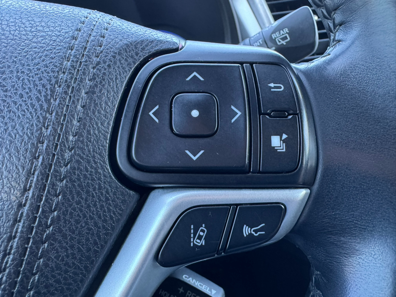 Toyota Highlander SE V6 FWD (Natl) 2017