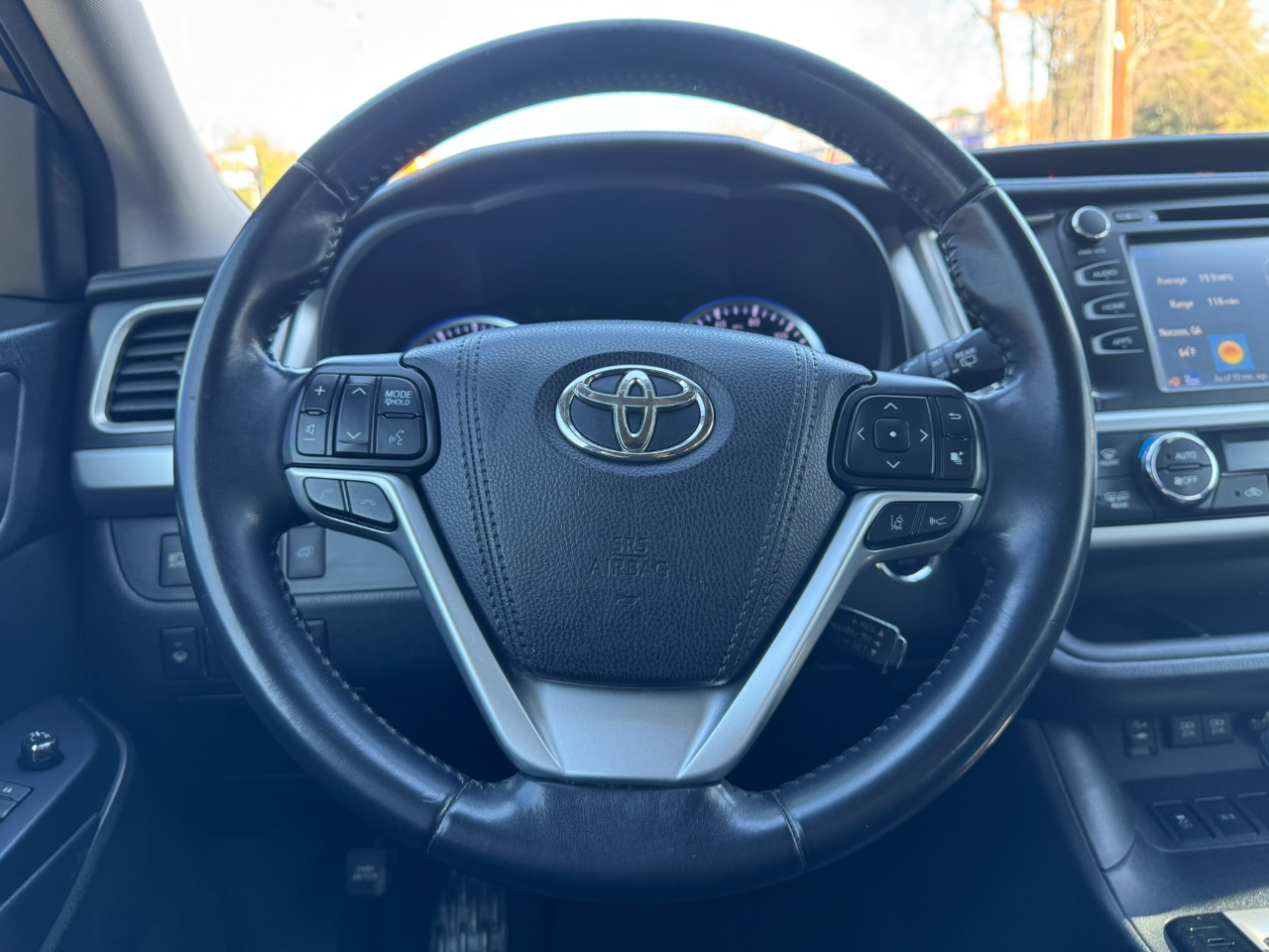 Toyota Highlander SE V6 FWD (Natl) 2017