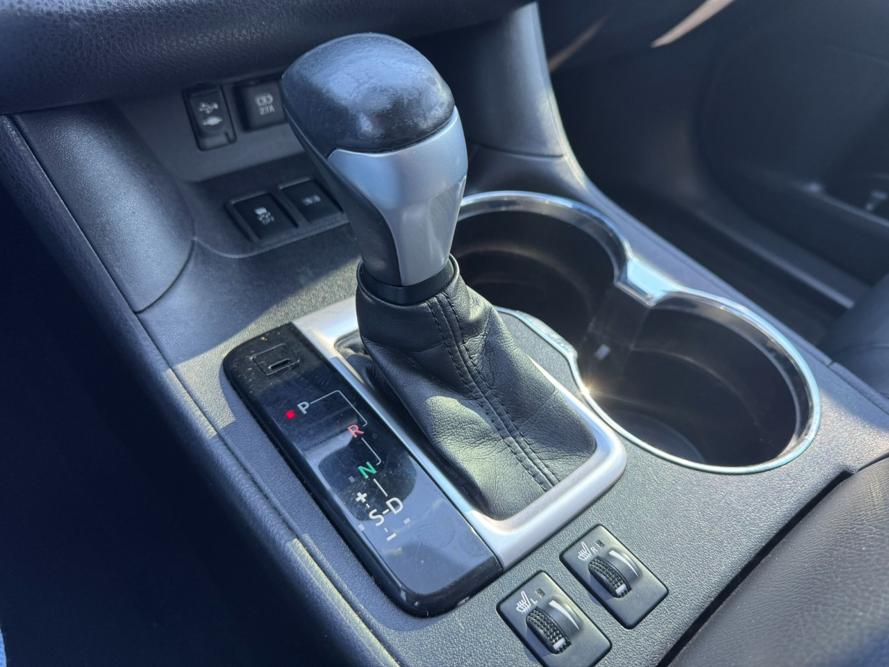 Toyota Highlander SE V6 FWD (Natl) 2017