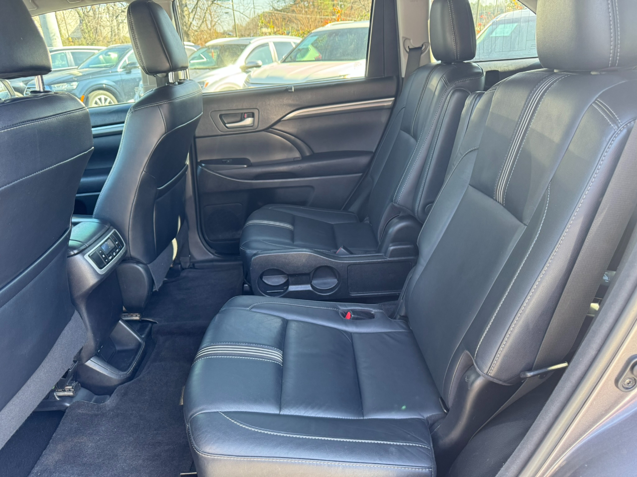 Toyota Highlander SE V6 FWD (Natl) 2017