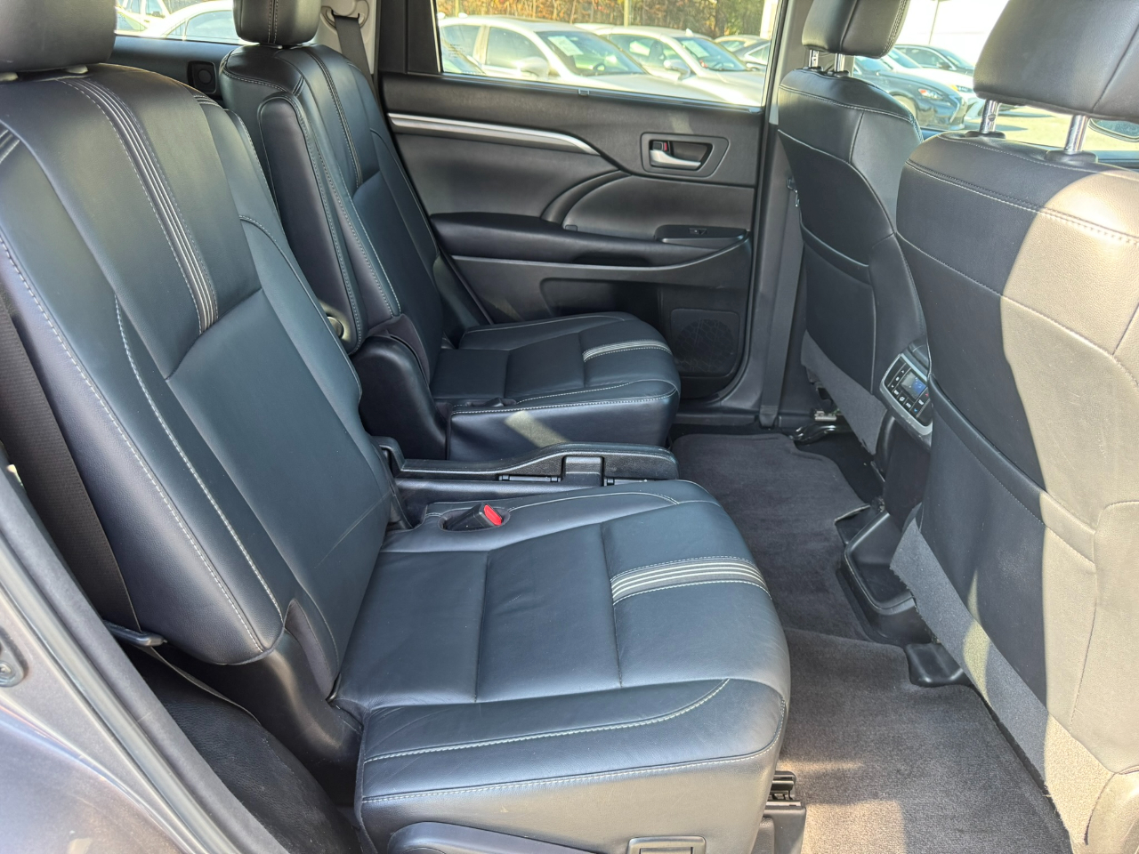 Toyota Highlander SE V6 FWD (Natl) 2017