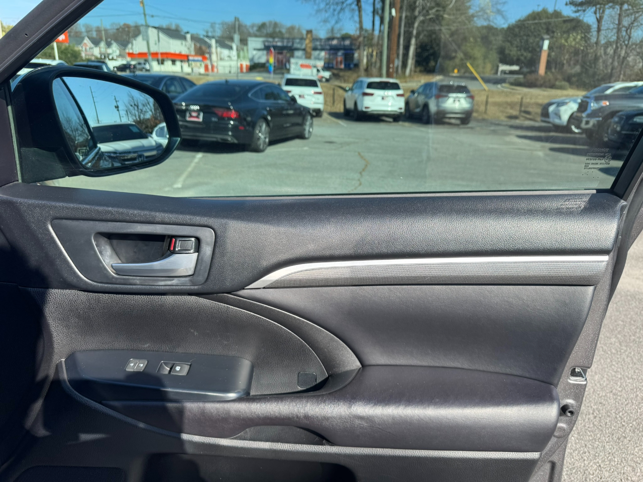 Toyota Highlander SE V6 FWD (Natl) 2017