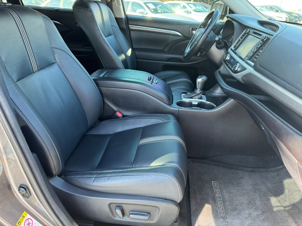 Toyota Highlander SE V6 FWD (Natl) 2017