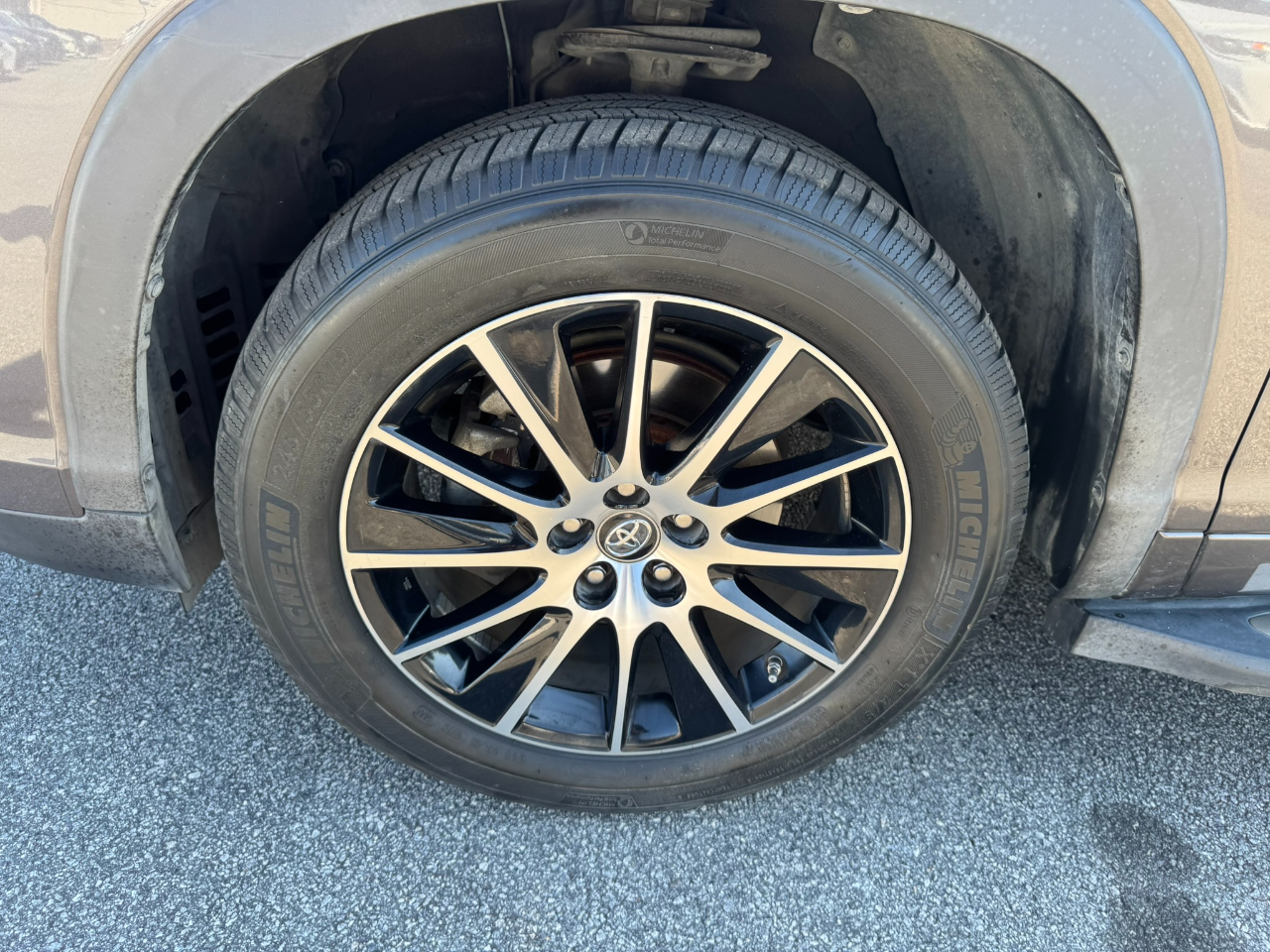 Toyota Highlander SE V6 FWD (Natl) 2017