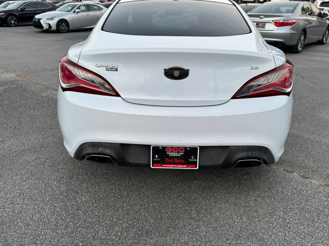 Hyundai Genesis Coupe 2dr 3.8L Auto Base w/Gray Seats 2016