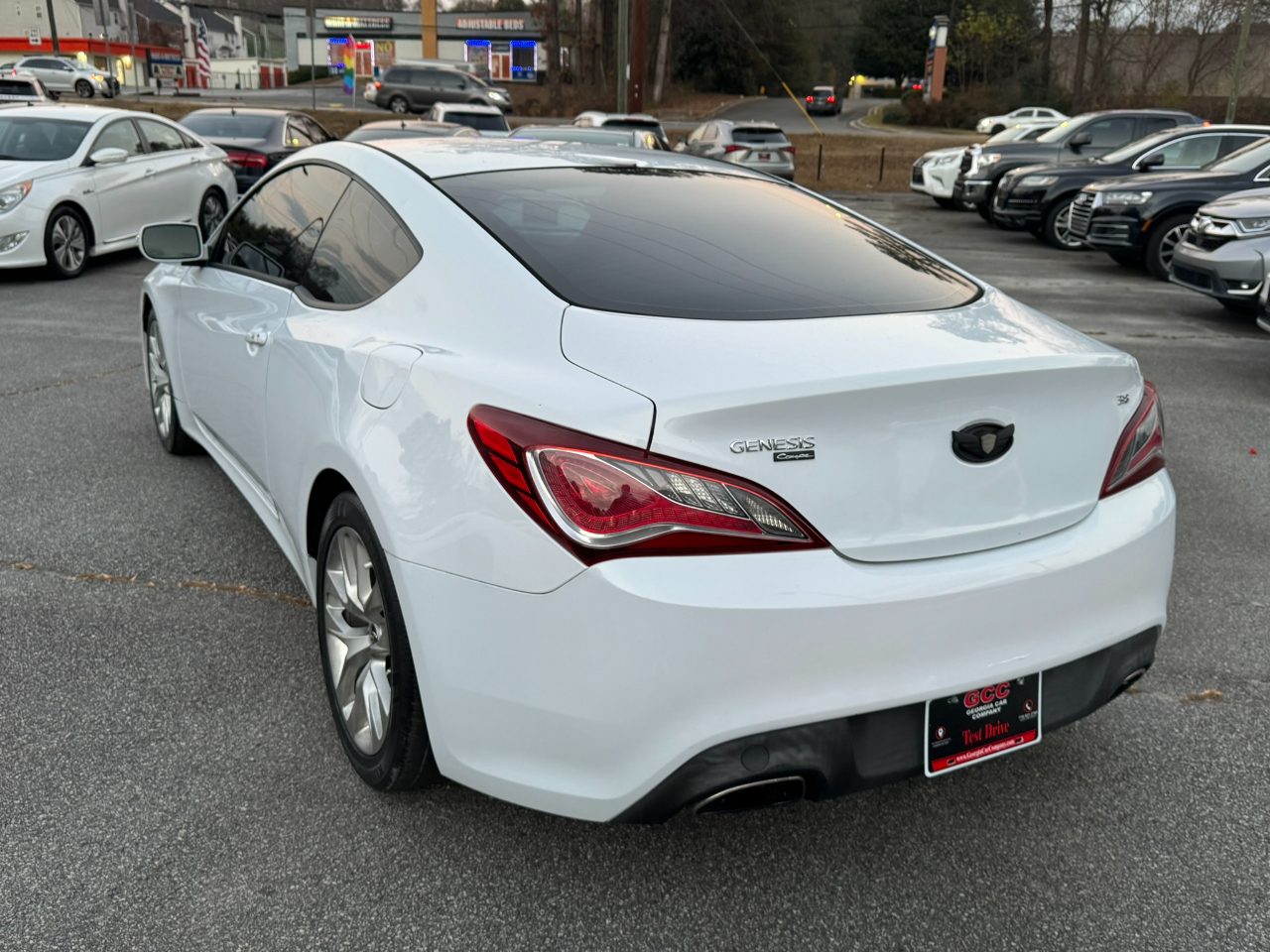Hyundai Genesis Coupe 2dr 3.8L Auto Base w/Gray Seats 2016