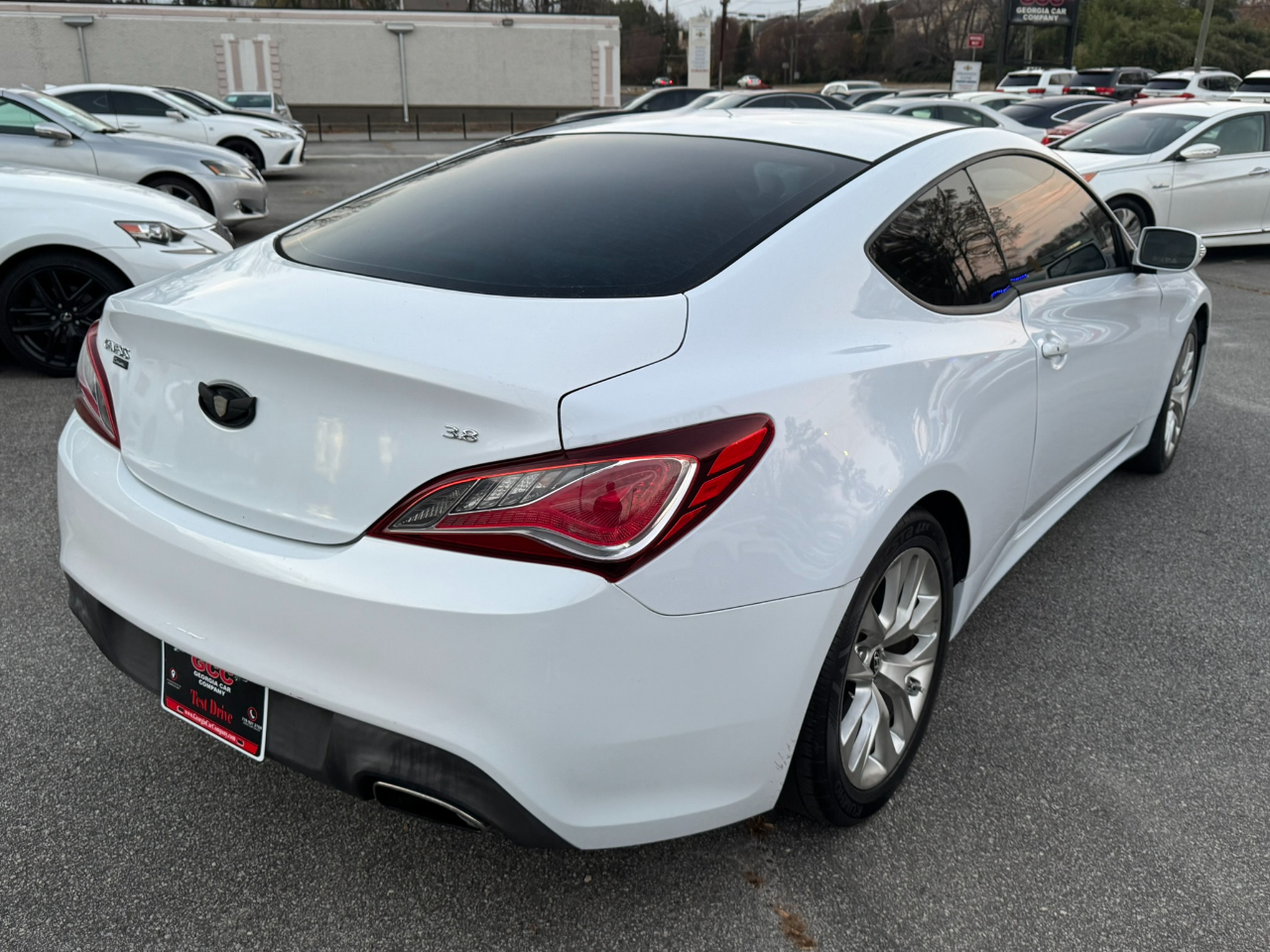 Hyundai Genesis Coupe 2dr 3.8L Auto Base w/Gray Seats 2016