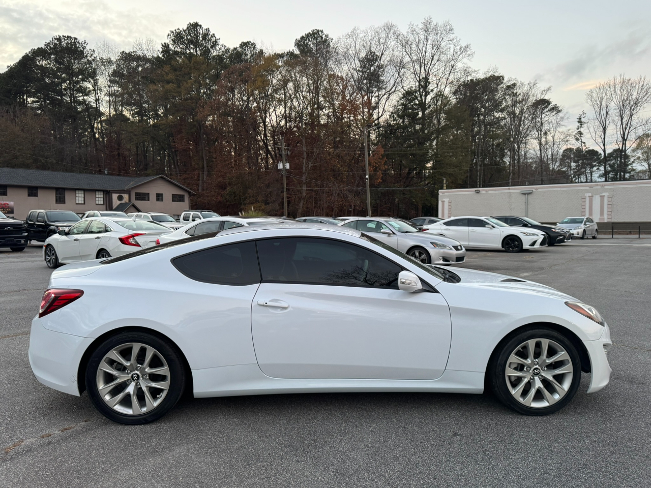 Hyundai Genesis Coupe 2dr 3.8L Auto Base w/Gray Seats 2016