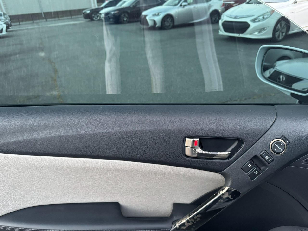 Hyundai Genesis Coupe 2dr 3.8L Auto Base w/Gray Seats 2016