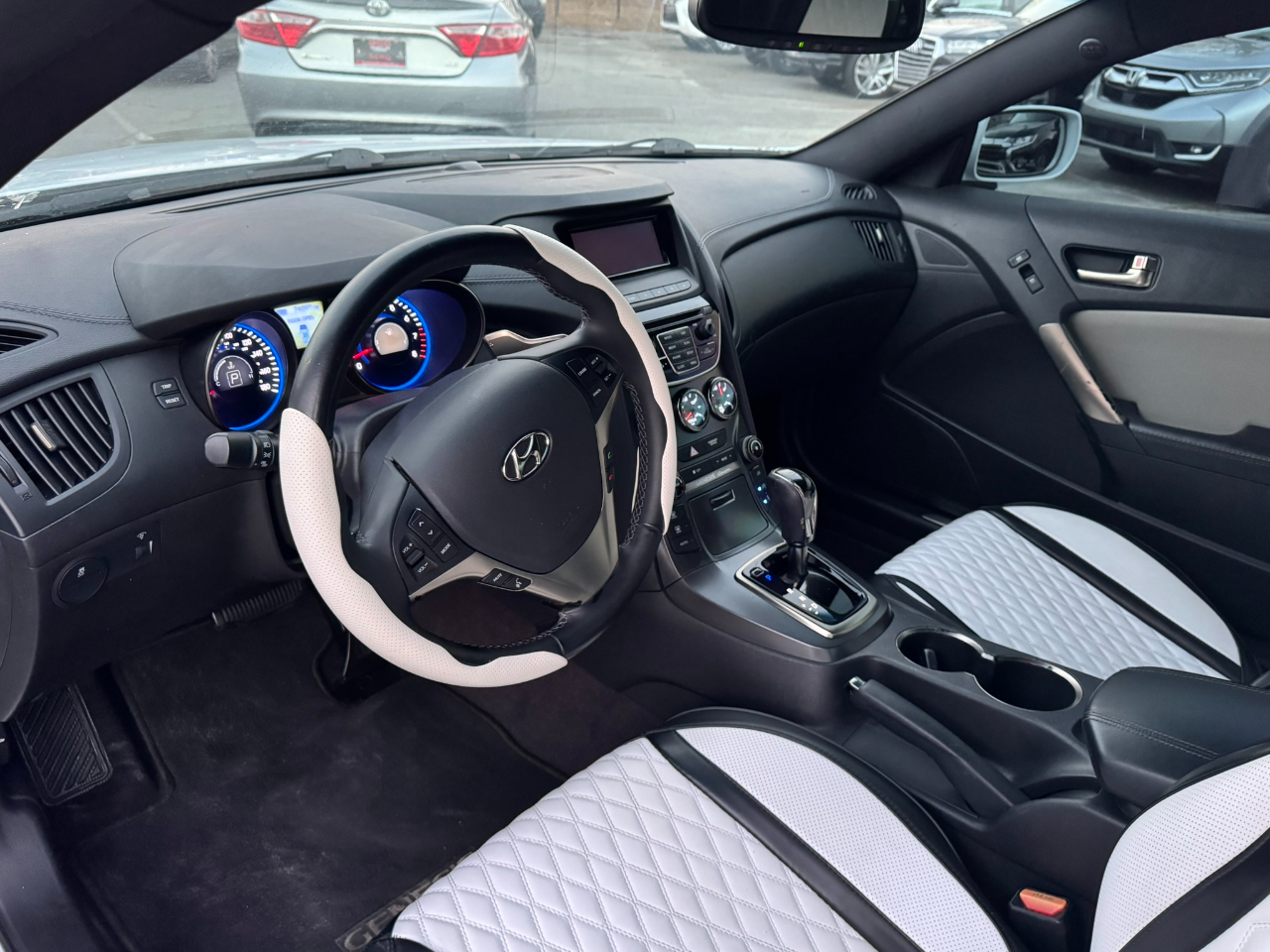 Hyundai Genesis Coupe 2dr 3.8L Auto Base w/Gray Seats 2016