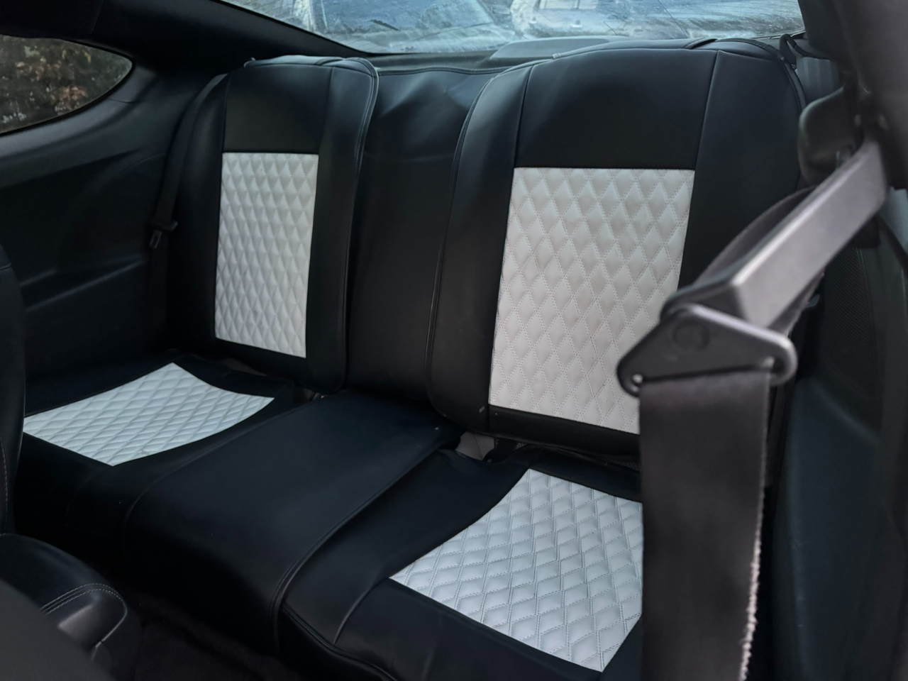 Hyundai Genesis Coupe 2dr 3.8L Auto Base w/Gray Seats 2016