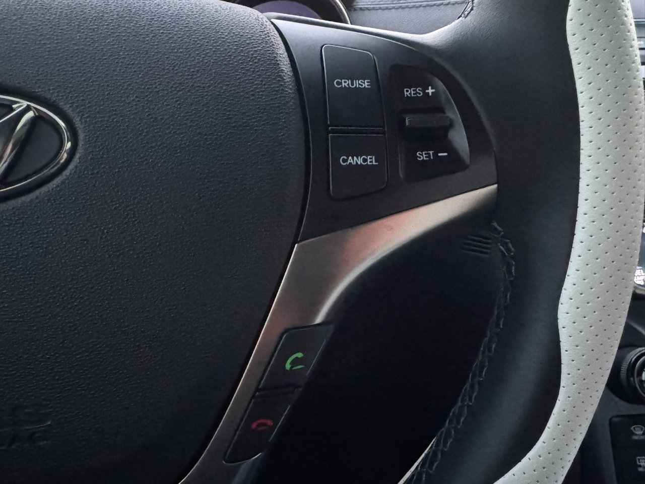 Hyundai Genesis Coupe 2dr 3.8L Auto Base w/Gray Seats 2016