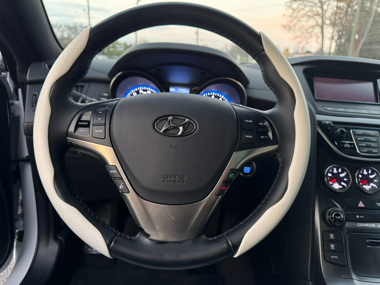 Hyundai Genesis Coupe 2dr 3.8L Auto Base w/Gray Seats 2016