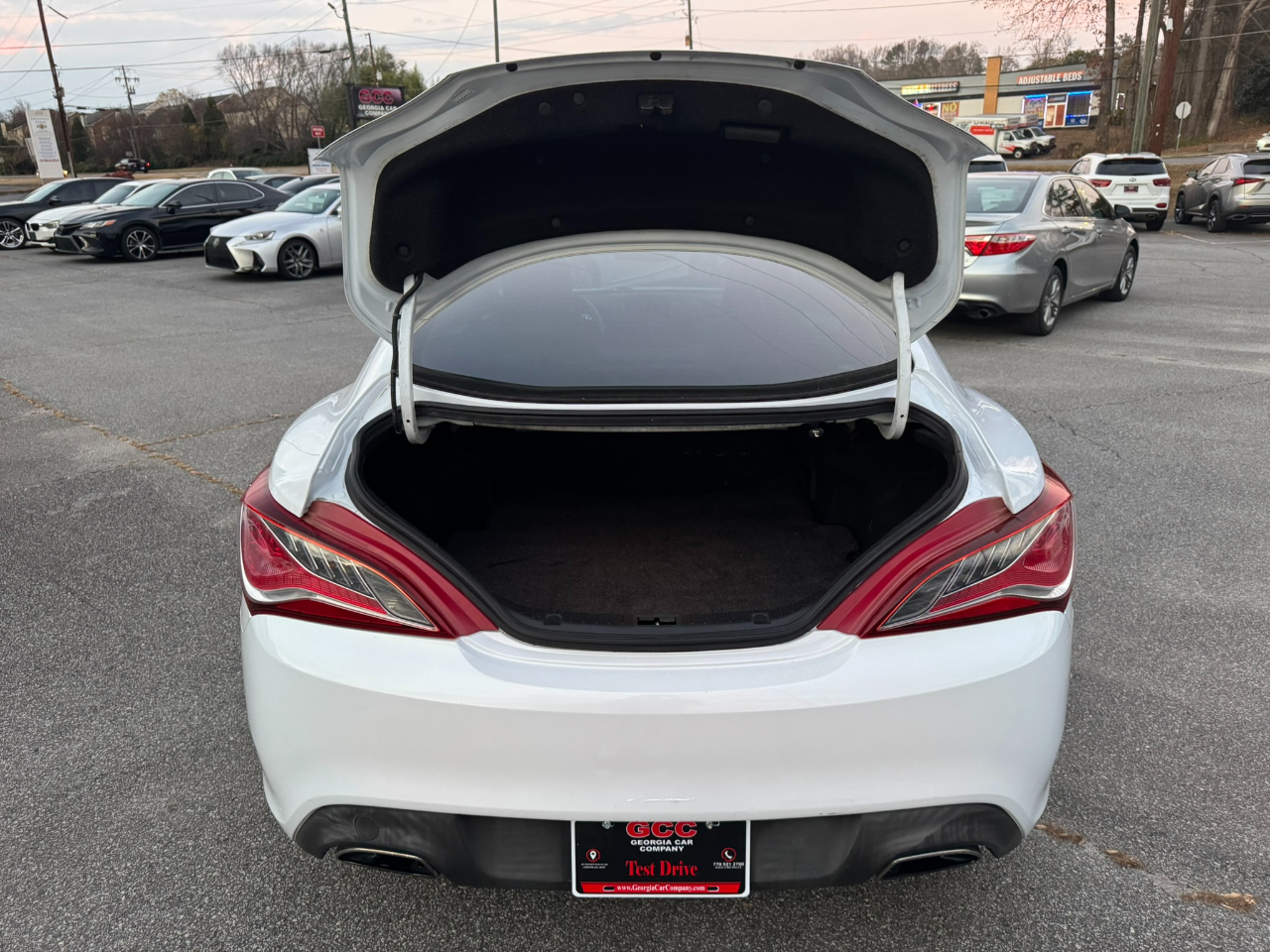 Hyundai Genesis Coupe 2dr 3.8L Auto Base w/Gray Seats 2016