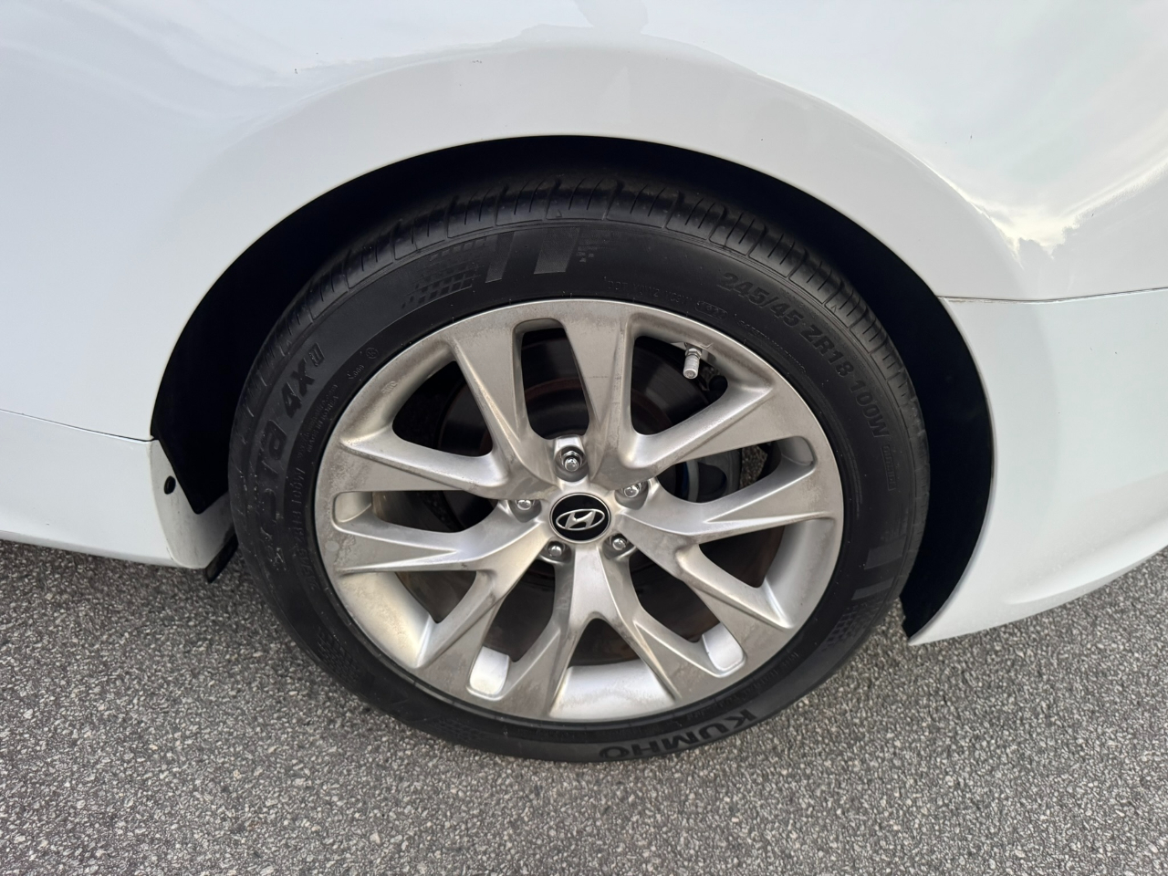 Hyundai Genesis Coupe 2dr 3.8L Auto Base w/Gray Seats 2016