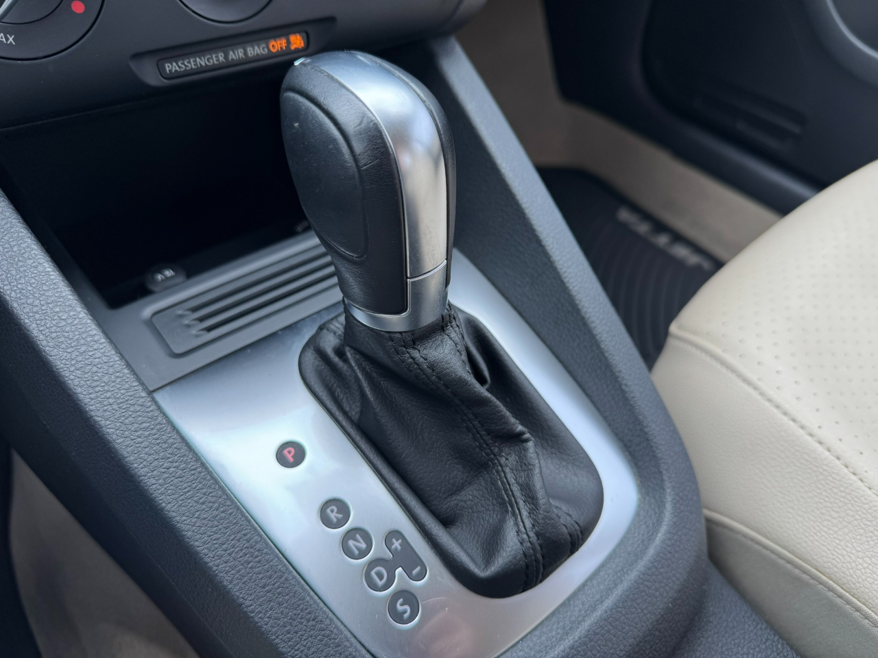 Volkswagen Jetta Sedan 4dr Auto SE 2014