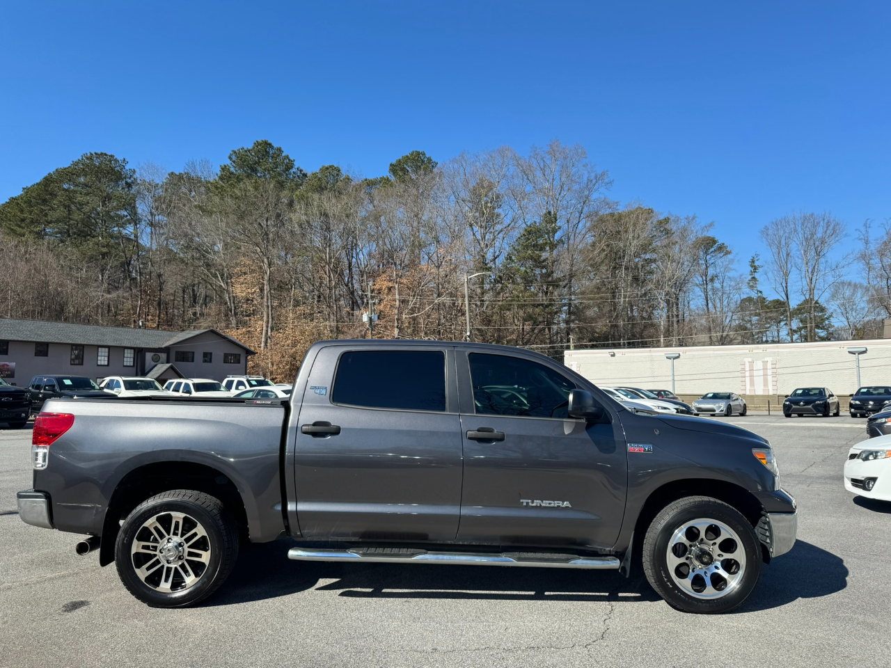 Toyota Tundra 4WD Truck CrewMax 5.7L FFV V8 6-Spd AT (Natl) 2013