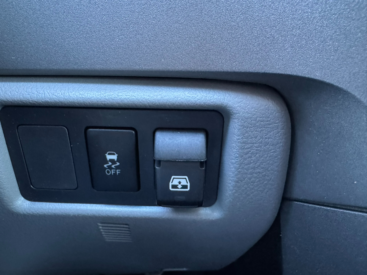 Toyota Tundra 4WD Truck CrewMax 5.7L FFV V8 6-Spd AT (Natl) 2013