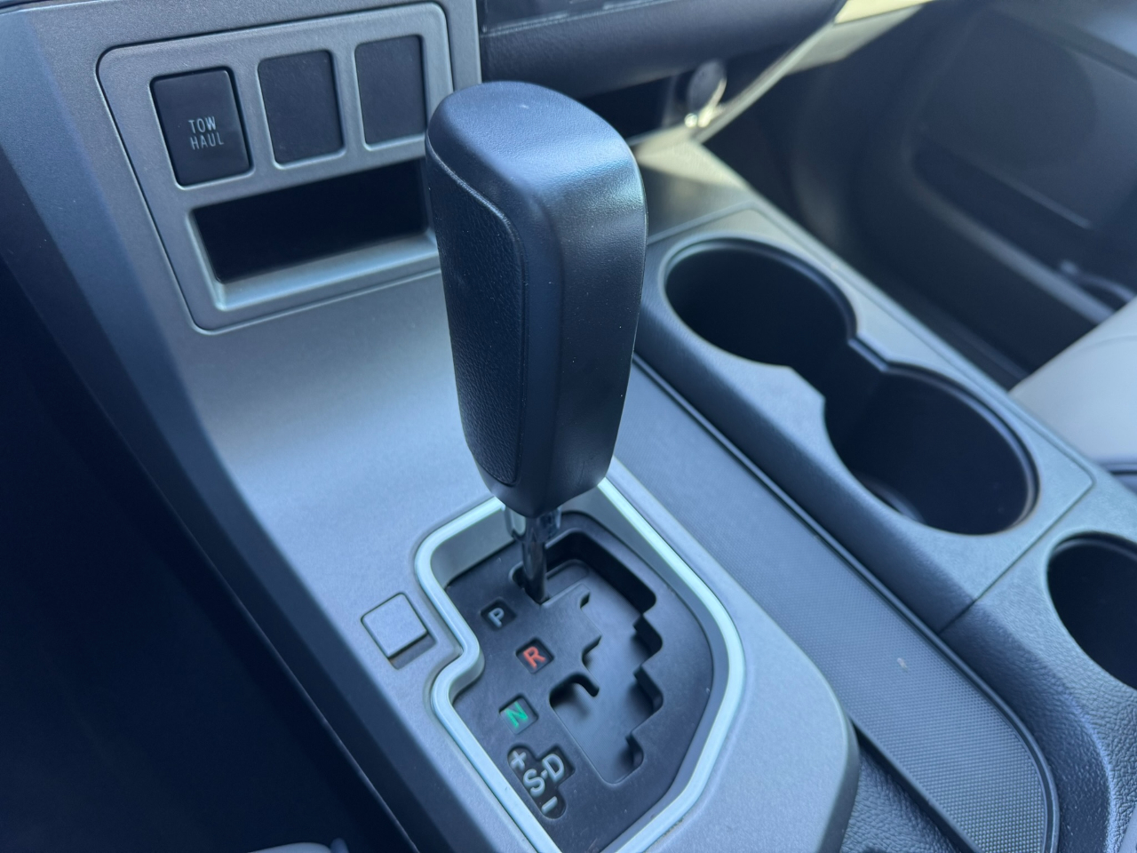 Toyota Tundra 4WD Truck CrewMax 5.7L FFV V8 6-Spd AT (Natl) 2013