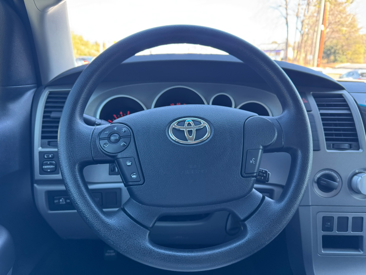 Toyota Tundra 4WD Truck CrewMax 5.7L FFV V8 6-Spd AT (Natl) 2013