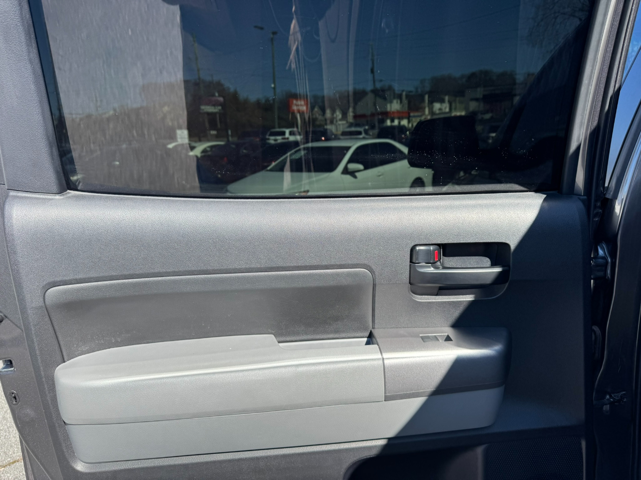 Toyota Tundra 4WD Truck CrewMax 5.7L FFV V8 6-Spd AT (Natl) 2013