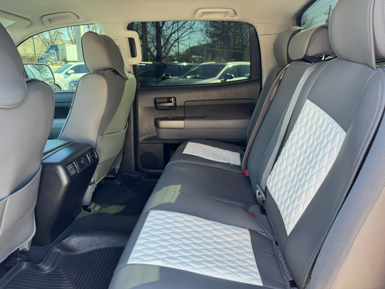 Toyota Tundra 4WD Truck CrewMax 5.7L FFV V8 6-Spd AT (Natl) 2013