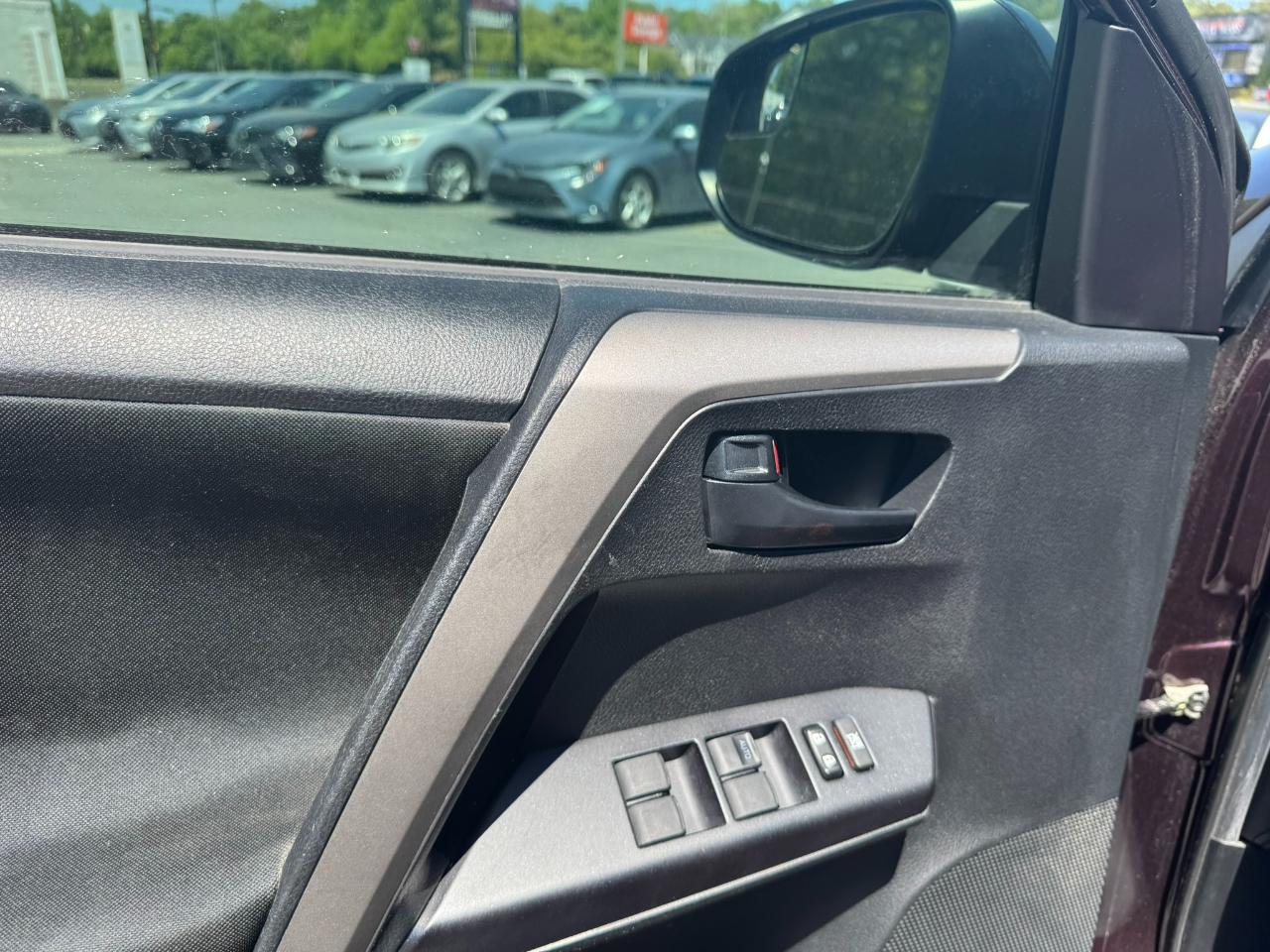Toyota RAV4 LE FWD (Natl) 2018