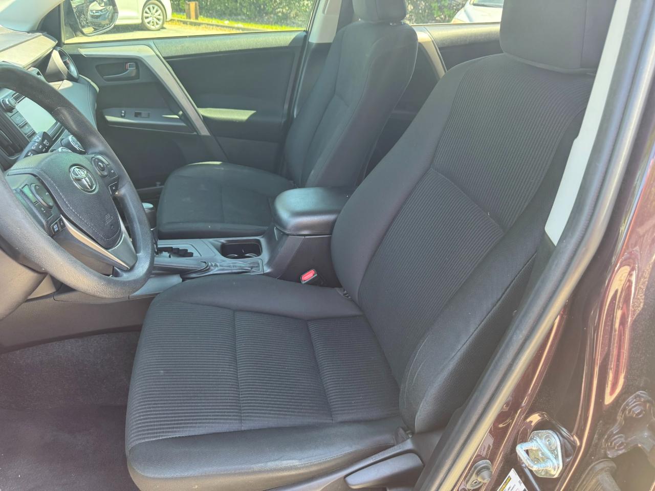 Toyota RAV4 LE FWD (Natl) 2018