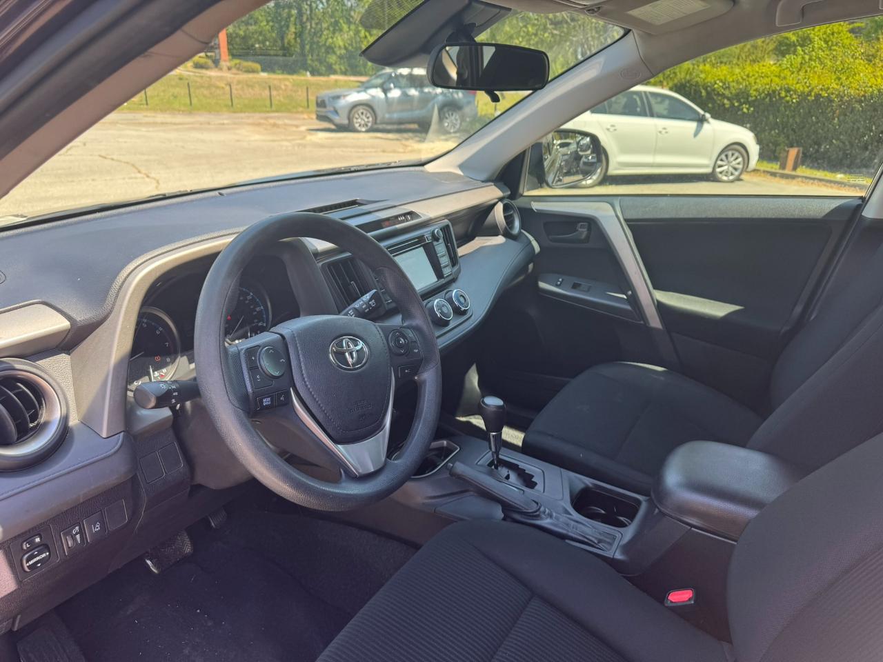 Toyota RAV4 LE FWD (Natl) 2018