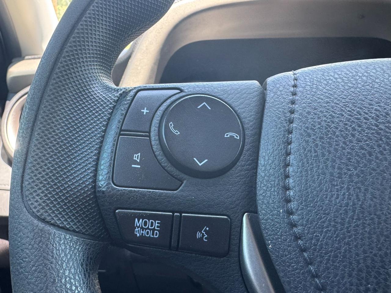 Toyota RAV4 LE FWD (Natl) 2018