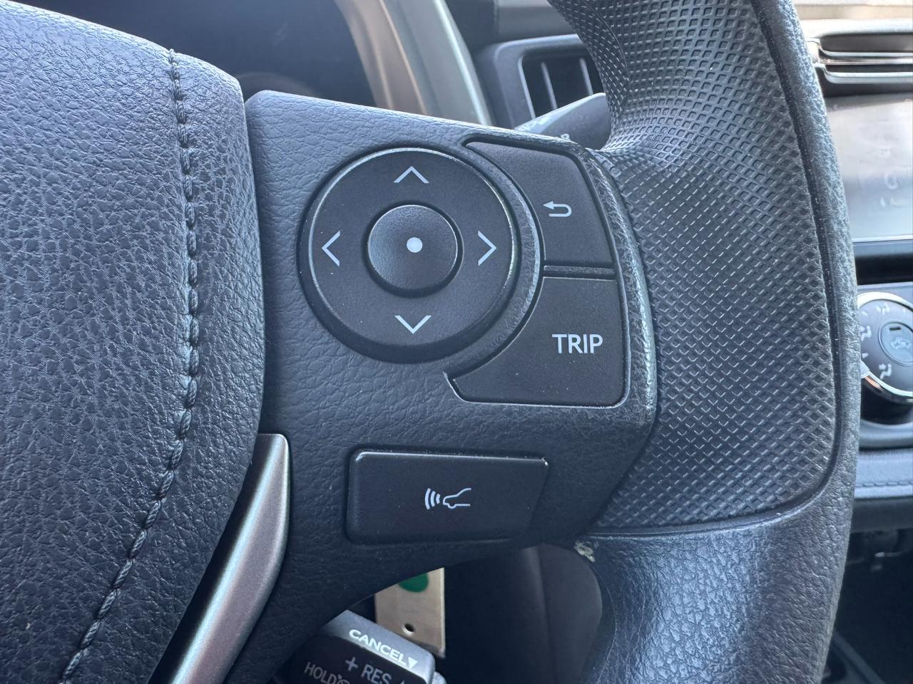 Toyota RAV4 LE FWD (Natl) 2018