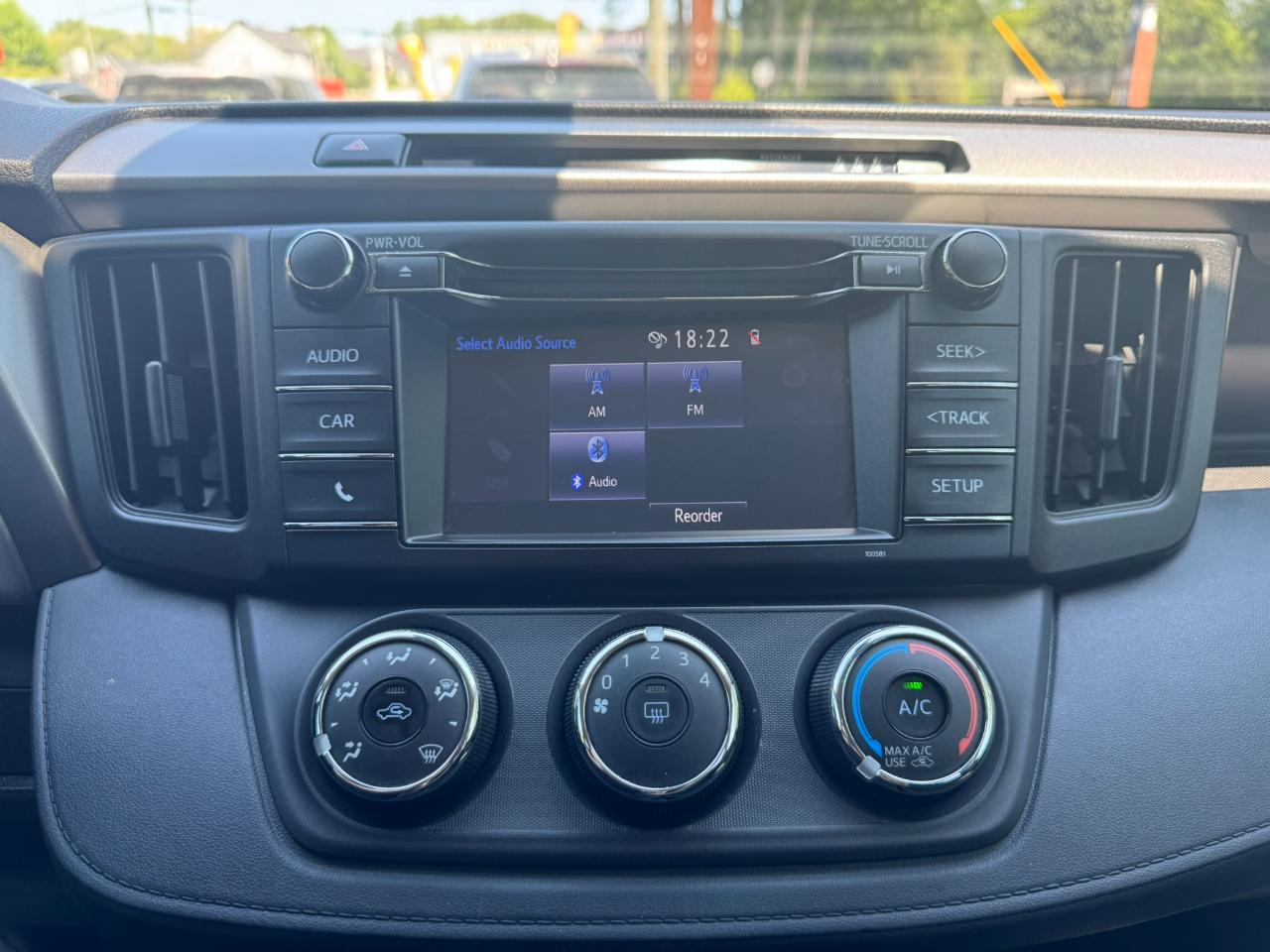 Toyota RAV4 LE FWD (Natl) 2018