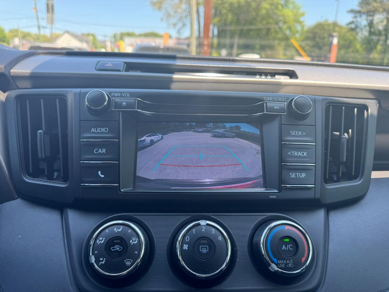 Toyota RAV4 LE FWD (Natl) 2018