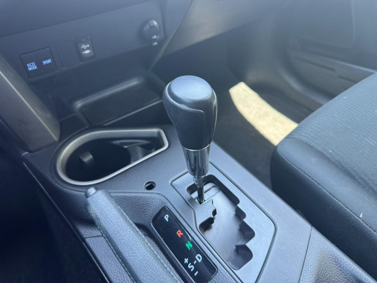 Toyota RAV4 LE FWD (Natl) 2018