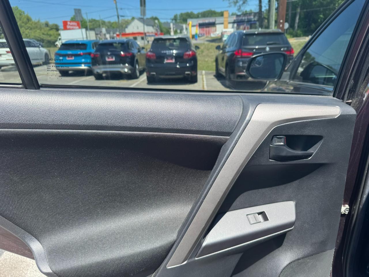 Toyota RAV4 LE FWD (Natl) 2018